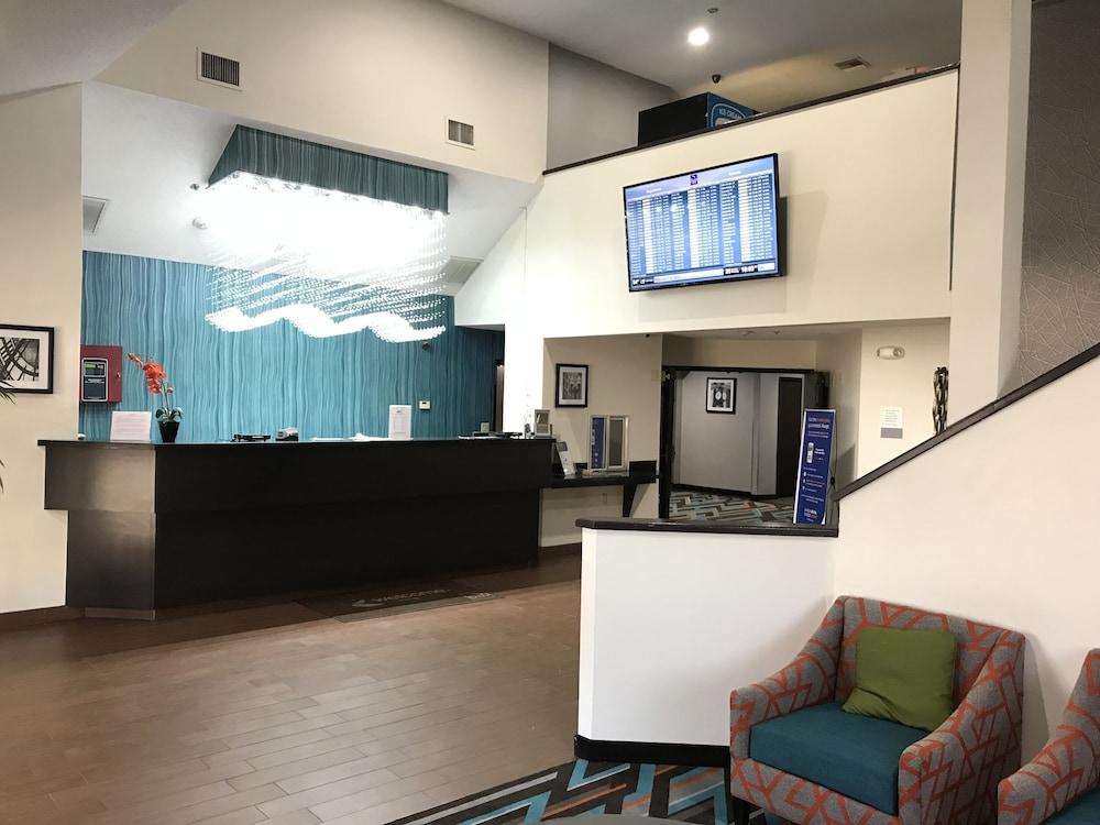 Clarion Inn & Suites DFW North - Interior