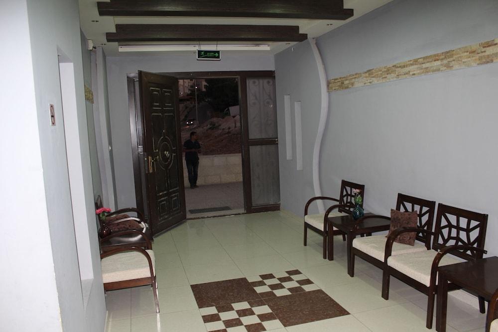 Almohandes Hotel apartment - Interior Entrance