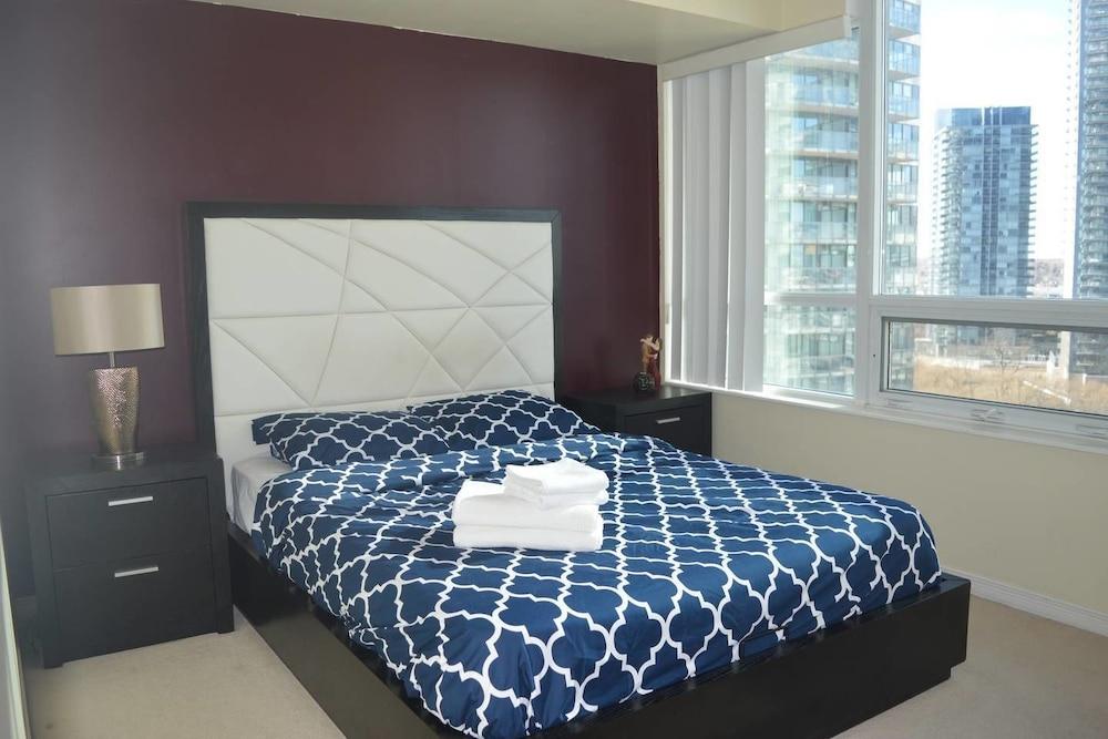 NEW Luxury Condo - Lake Shore View With Parking - Room