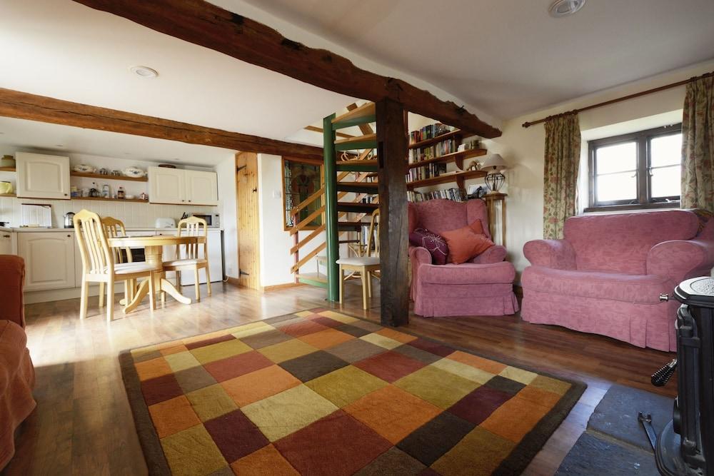 Gilfach Farm Holiday Accommodation - Featured Image