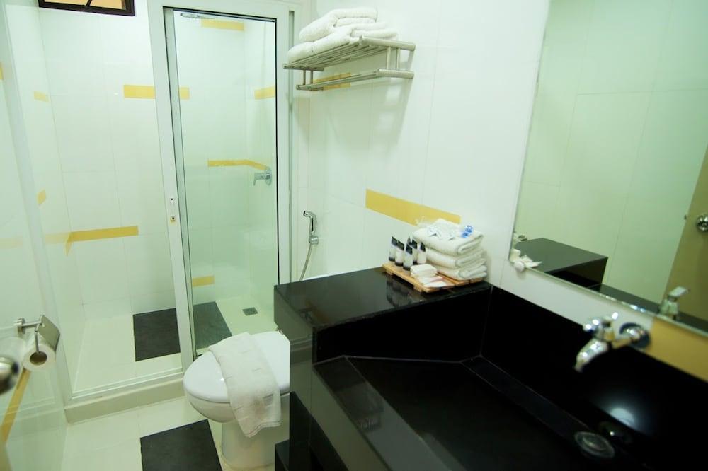 Baguio LeFern Hotel - Bathroom