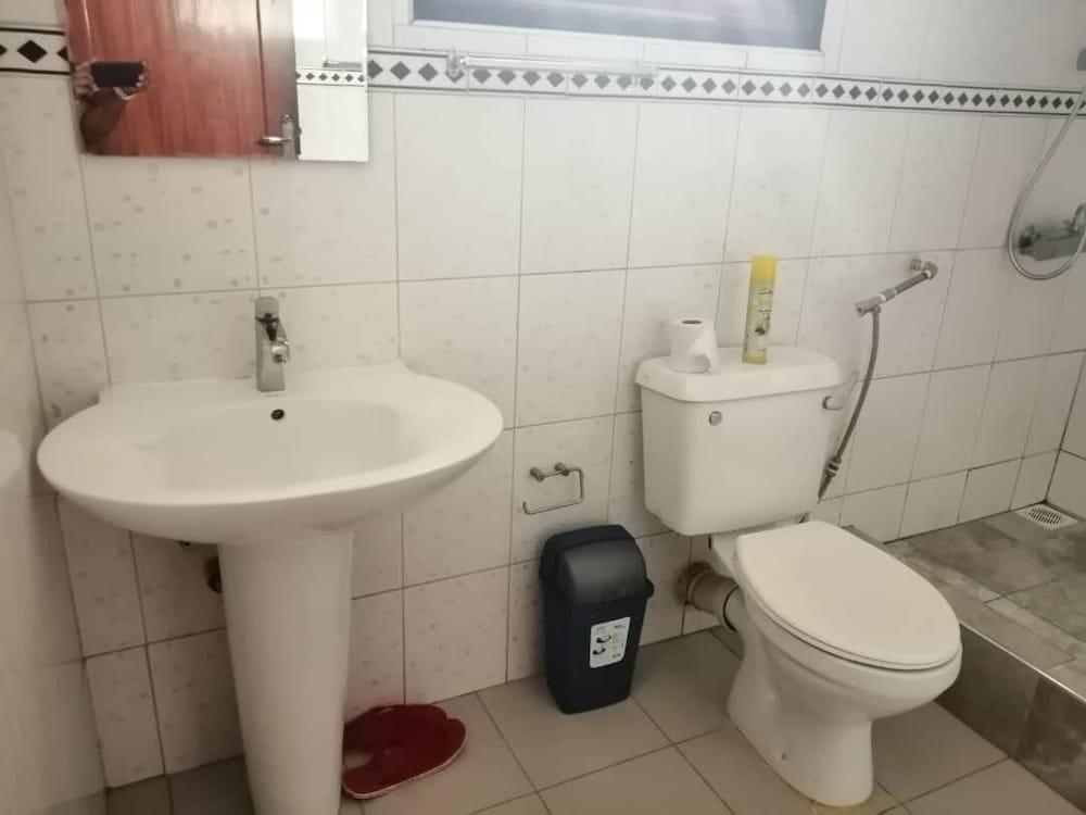 Lake Victoria View Guest House - Bathroom
