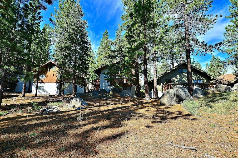 4BR Loft Tahoe Tyrol Chalet by RedAwning - Property Grounds
