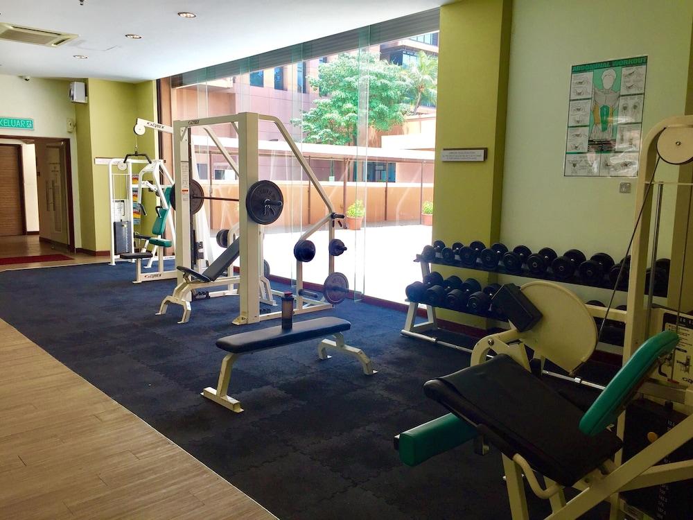 Makam Service Suites Times Square - Gym
