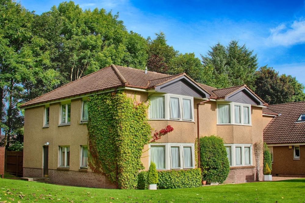 Strathburn Hotel Inverurie by Compass Hospitality - Property Grounds