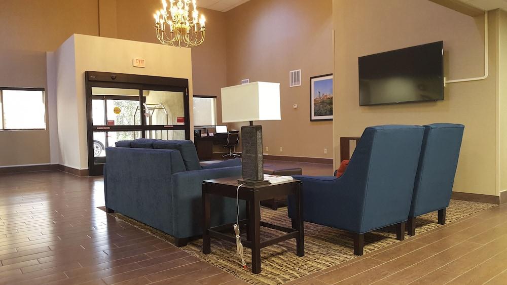 Comfort Suites Airport - Lobby Sitting Area