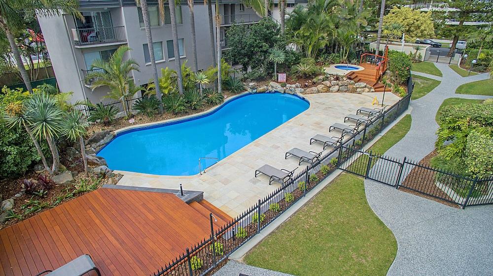 Baronnet Apartments - Outdoor Pool