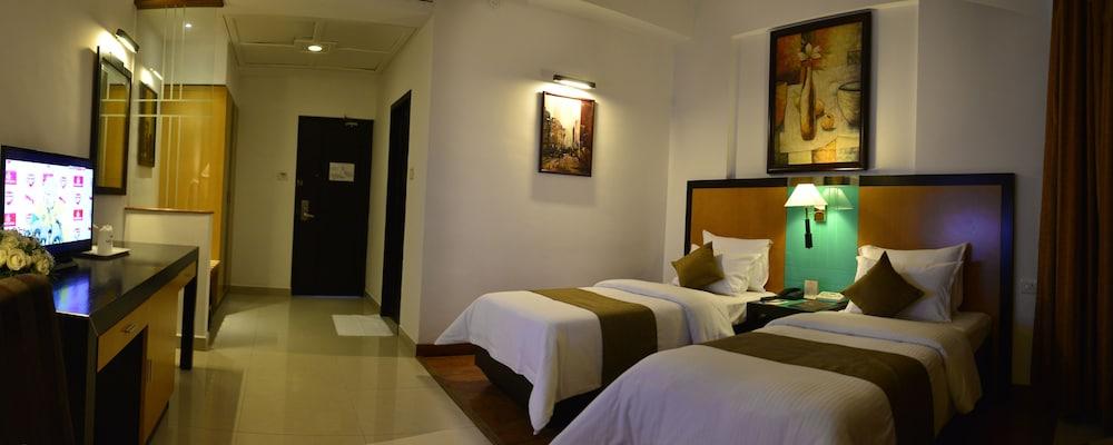 The Mercy Luxury Business Hotel - Room