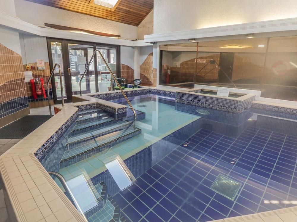 Waterhead Apartment D - Indoor Pool