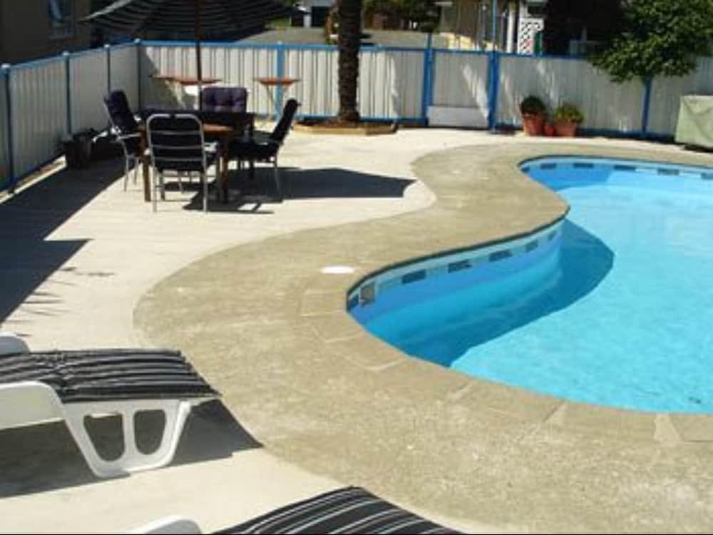 ASURE Fountain Resort Motel - Outdoor Pool