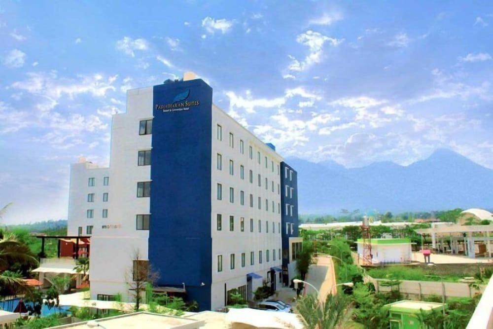 Padjadjaran Suites Resort & Convention - Exterior