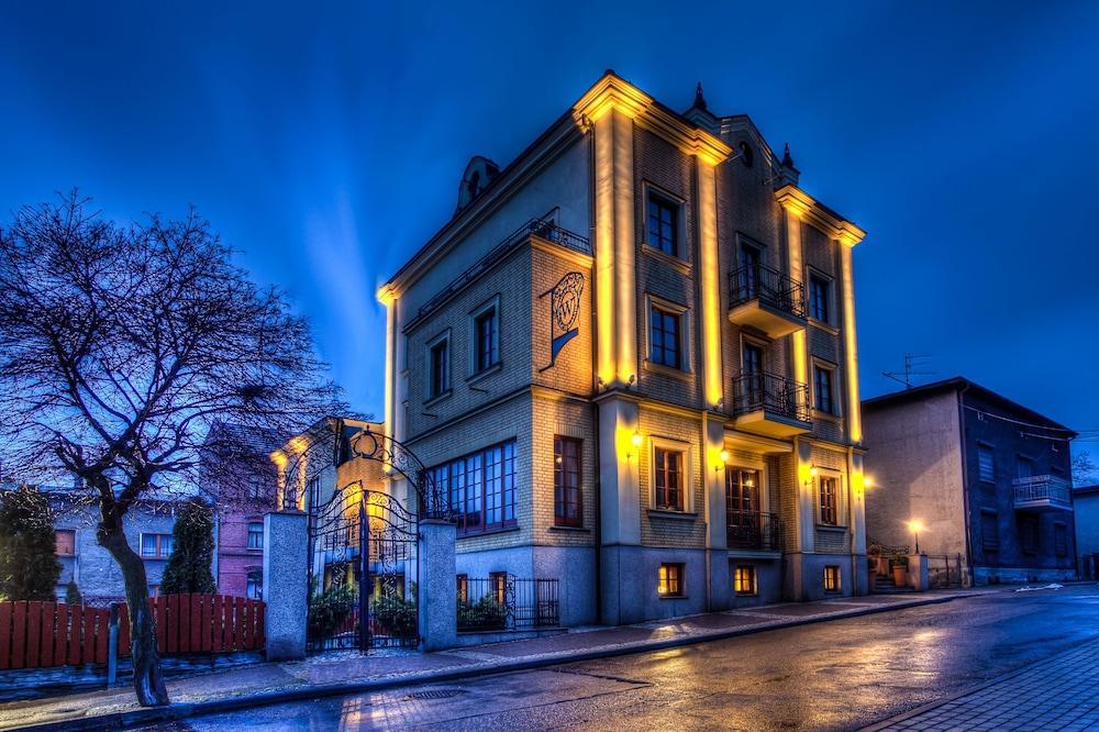 Hotel Pałac Wiśniewski - Featured Image