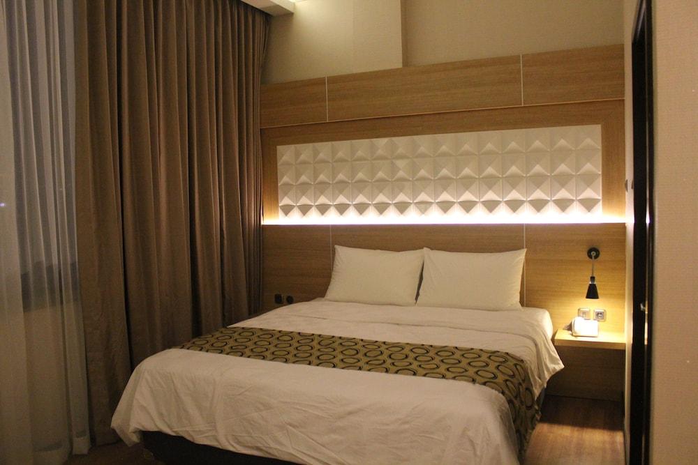 Fontana Hotel Jakarta - Room