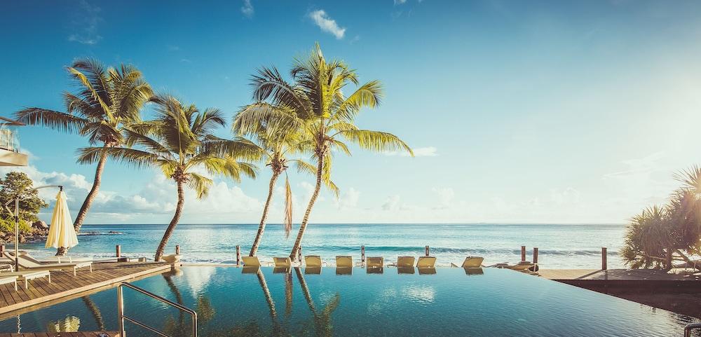 Carana Beach Hotel - Featured Image