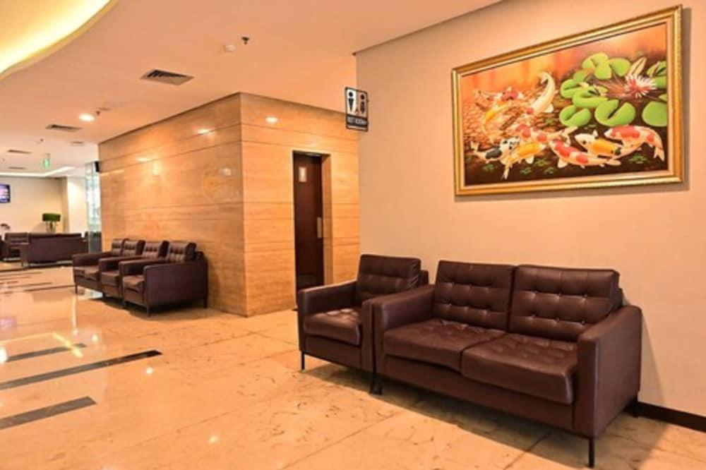 Horison Samarinda - Lobby Sitting Area