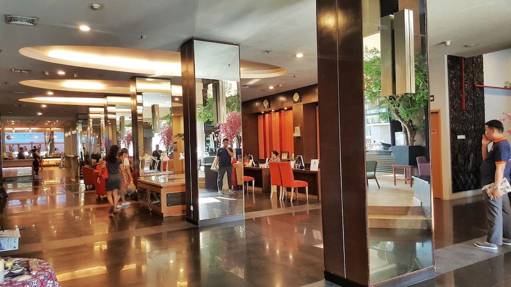 Hotel Horison Ultima Makassar - Lobby