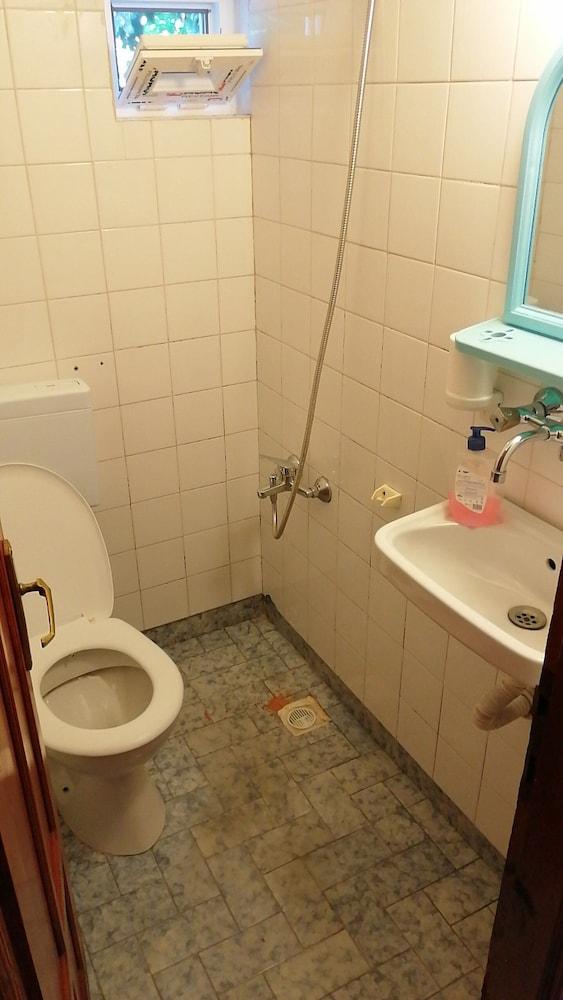 Hilal Pension - Bathroom