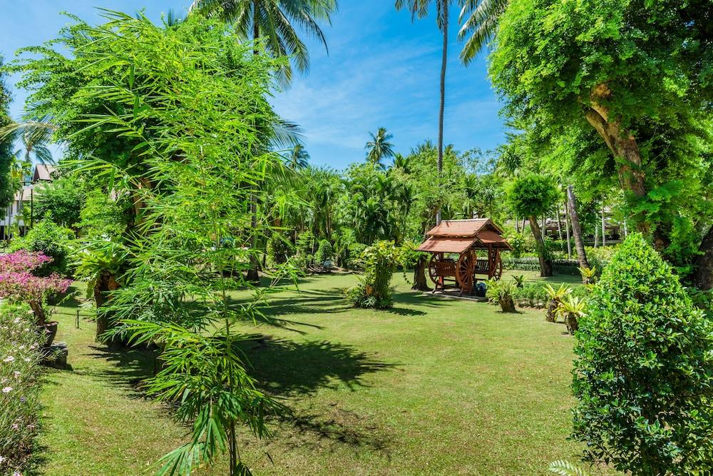 Duangjitt Resort, Phuket - Property Grounds