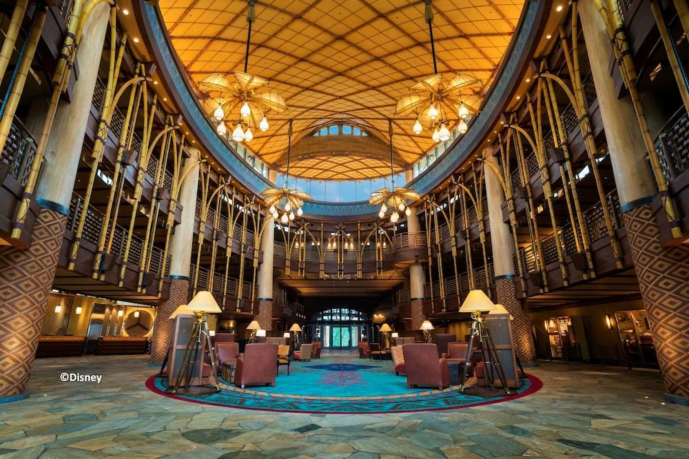 Disney Explorers Lodge - Lobby