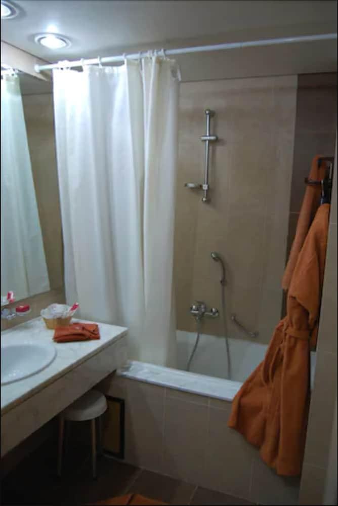 Hotel Diplomat - Bathroom
