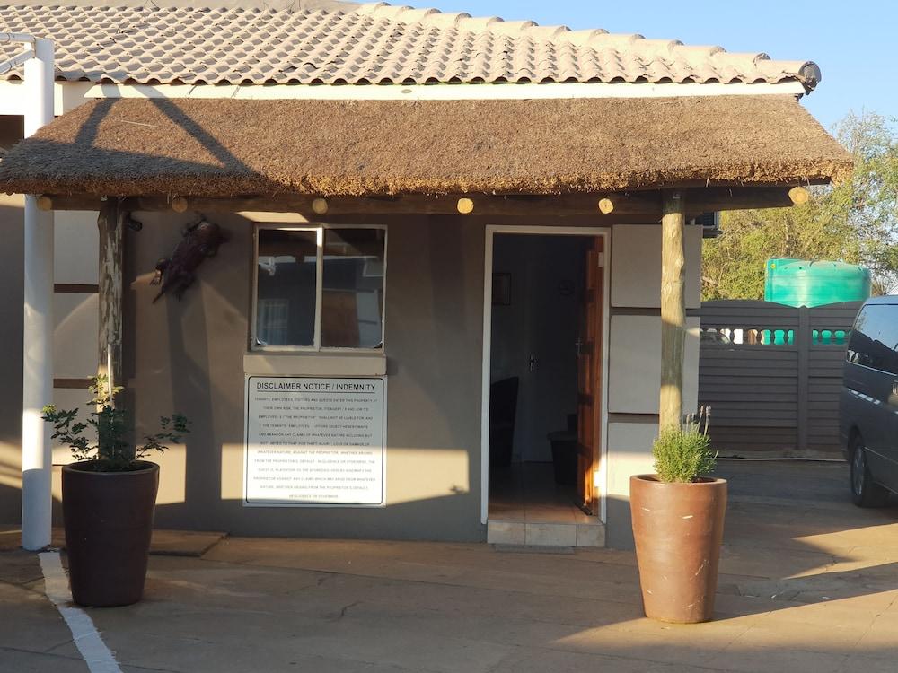 Kalahari Sands Guest Lodge - Exterior
