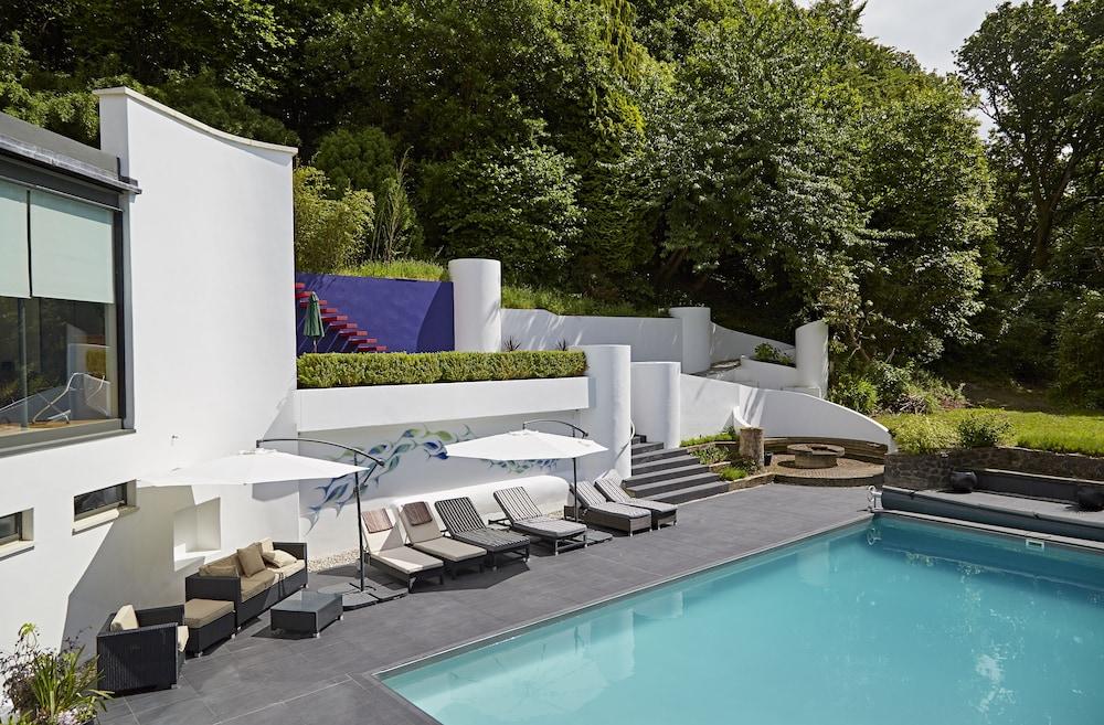 Kaywana Hall Luxury Bed & Breakfast - Outdoor Pool