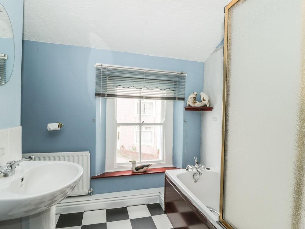 Firth Cottage - Bathroom