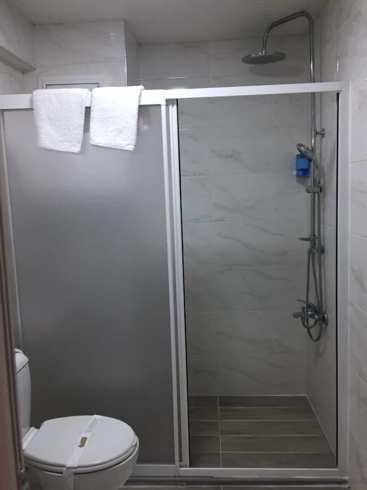 فيرات بالاس أوتيل - Bathroom