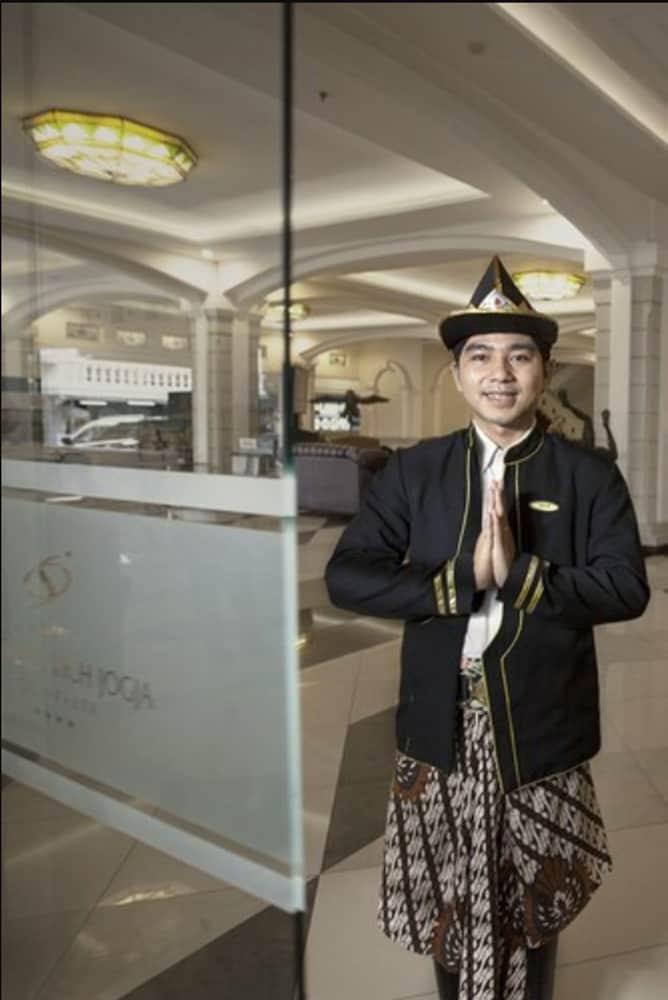 The Rich Jogja Hotel - Interior Entrance