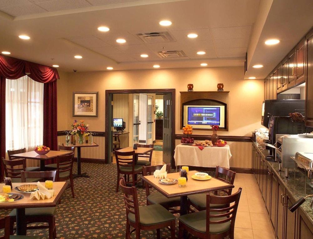 Country Inn & Suites by Radisson, Newport News South, VA - Breakfast Area