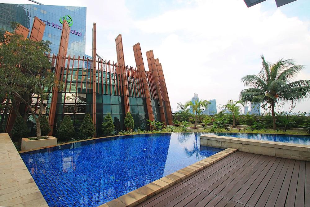 The Condotel at Kuningan City Apartment - Outdoor Pool