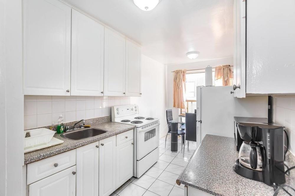 Magnificent Condo at Leaside - 10 Mins to Downtown - Private kitchen