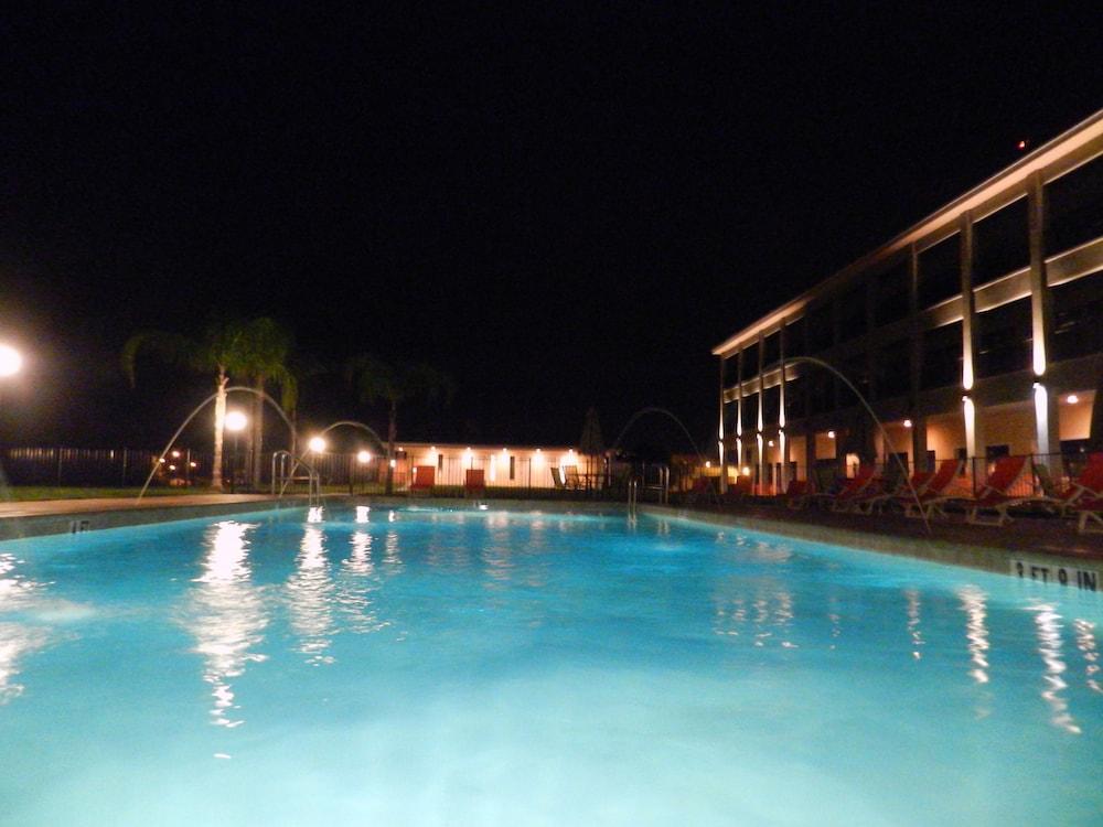 Key West Resort on Lake Dora - Outdoor Pool