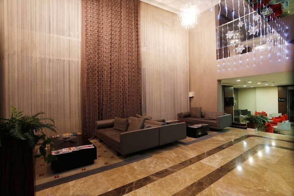 Demora Hotel - Lobby Sitting Area