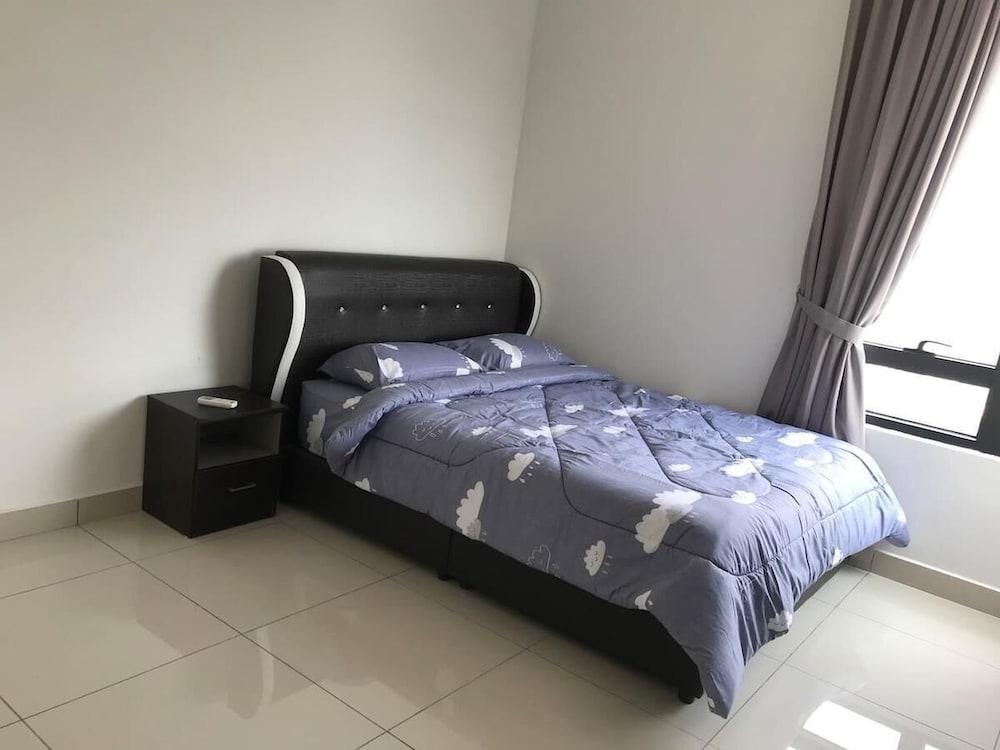 NEW Premium Homez Suite - Room