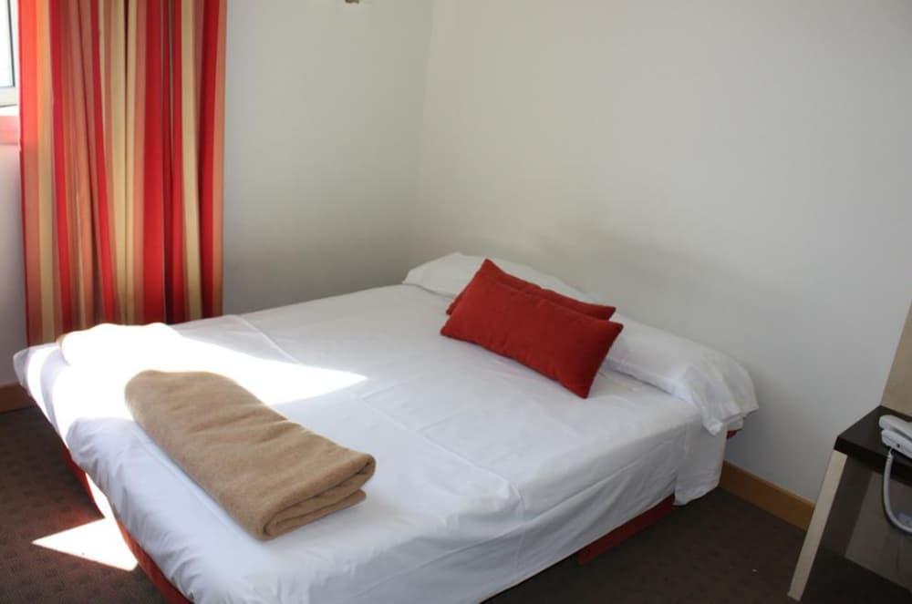 Holiday Inn Express Barcelona - Molins de Rei, an IHG Hotel - Room