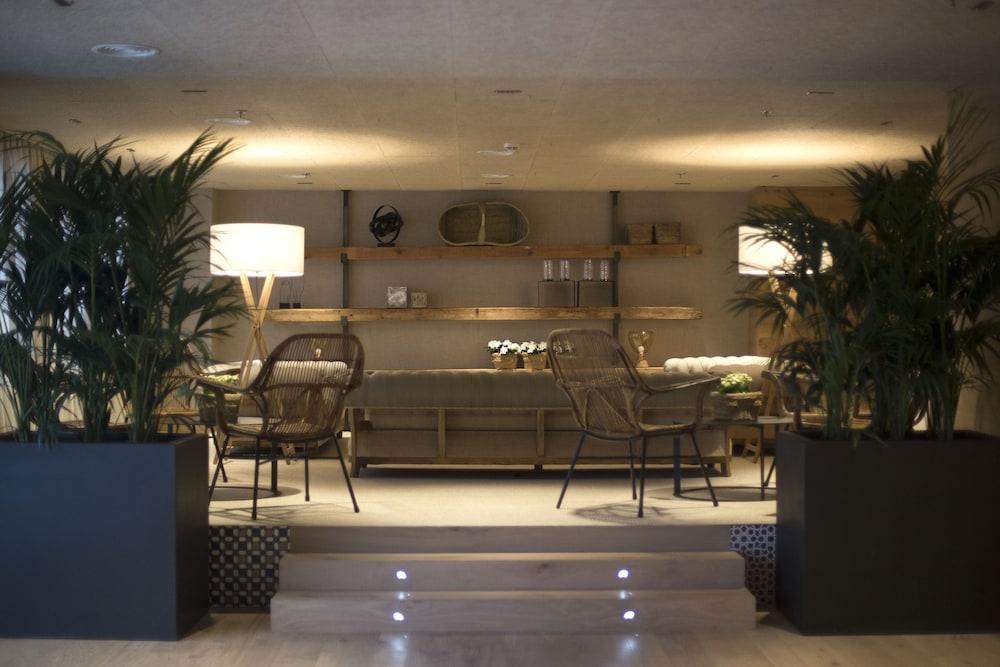Hotel Zenit Sevilla - Lobby Sitting Area