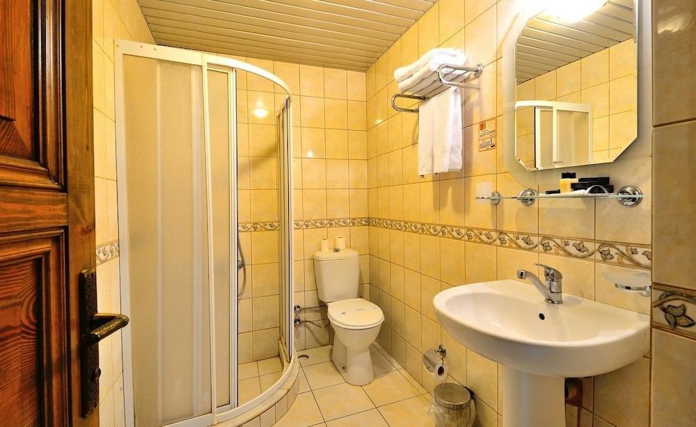 Baglar Saray Hotel - Bathroom