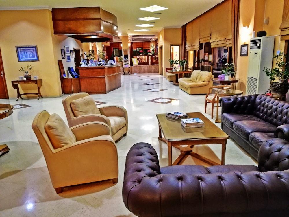 Ambassador Hotel Thessaloniki - Lobby Sitting Area
