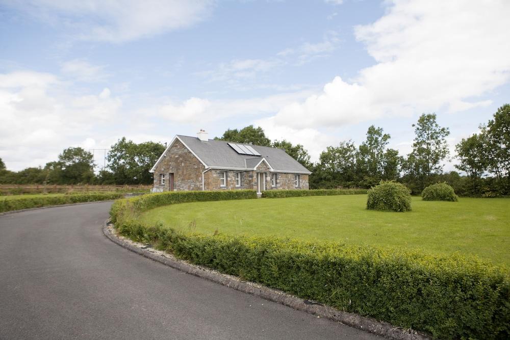 Inviting 4-bed House in Strokestown - Featured Image