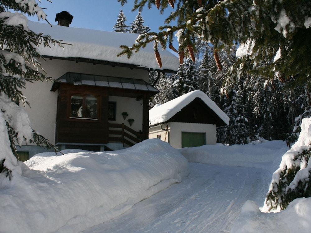 Detached Holiday Home in Carinthia near Ski Area & Lakes - Featured Image
