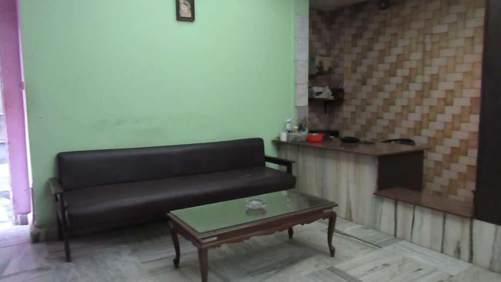 هوتل راجدوت - Lobby Sitting Area