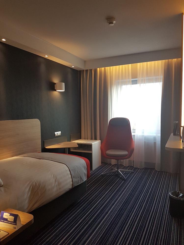 Holiday Inn Express Geneva Airport, an IHG Hotel - Room