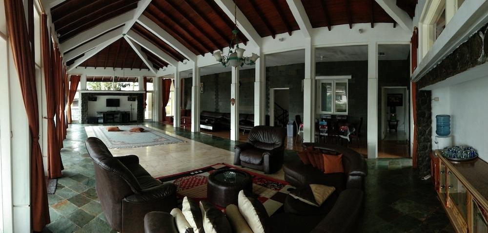 Villa Danau 5 Bedroom for 50 pax - Interior