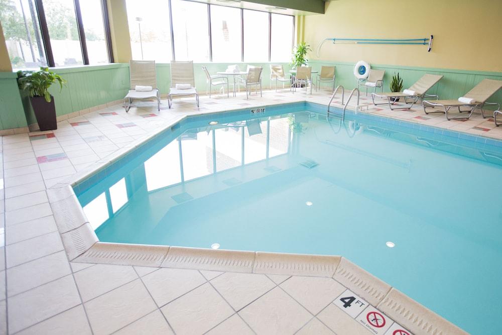 Holiday Inn Dayton/Fairborn Interstate 675, an IHG Hotel - Pool