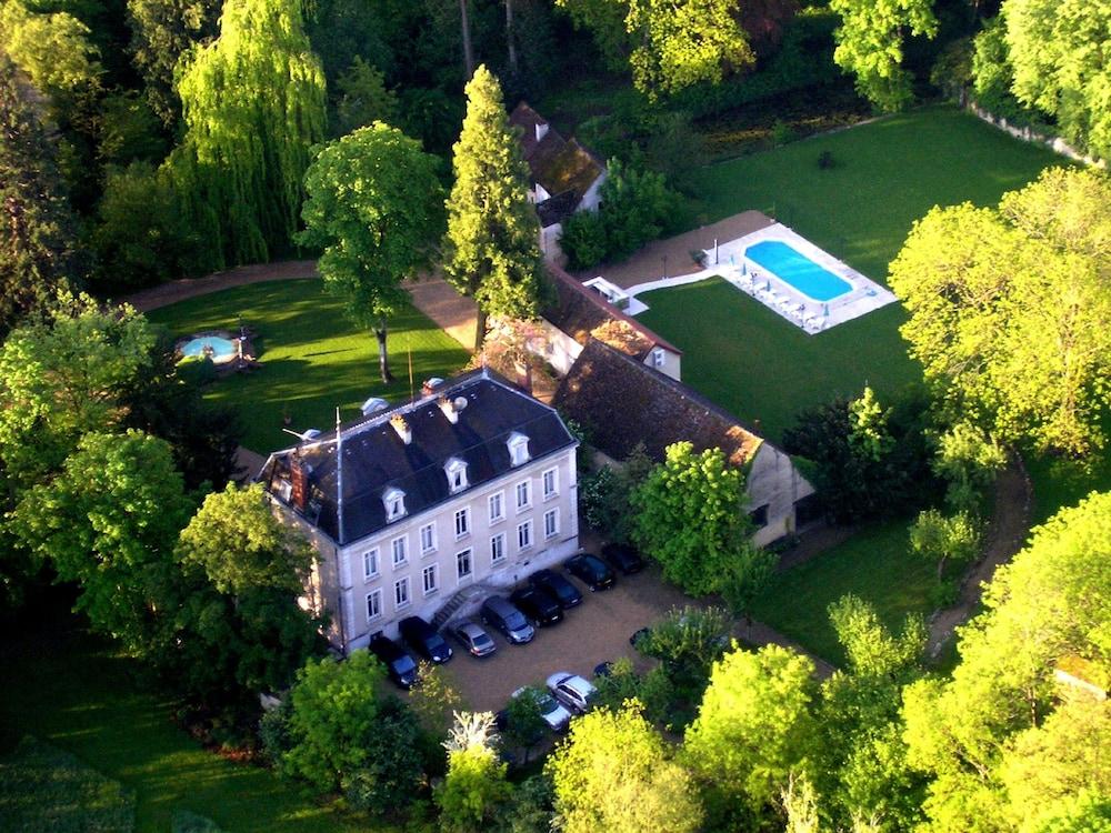 Chateau de Challanges - Featured Image