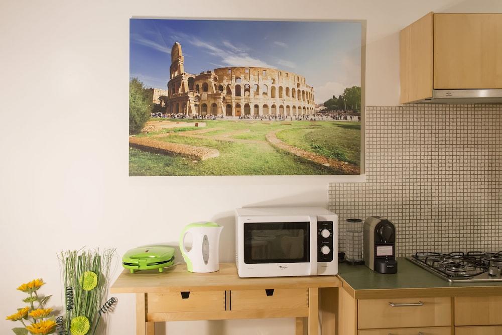 Coliseum Rome Apartments - Private Kitchen