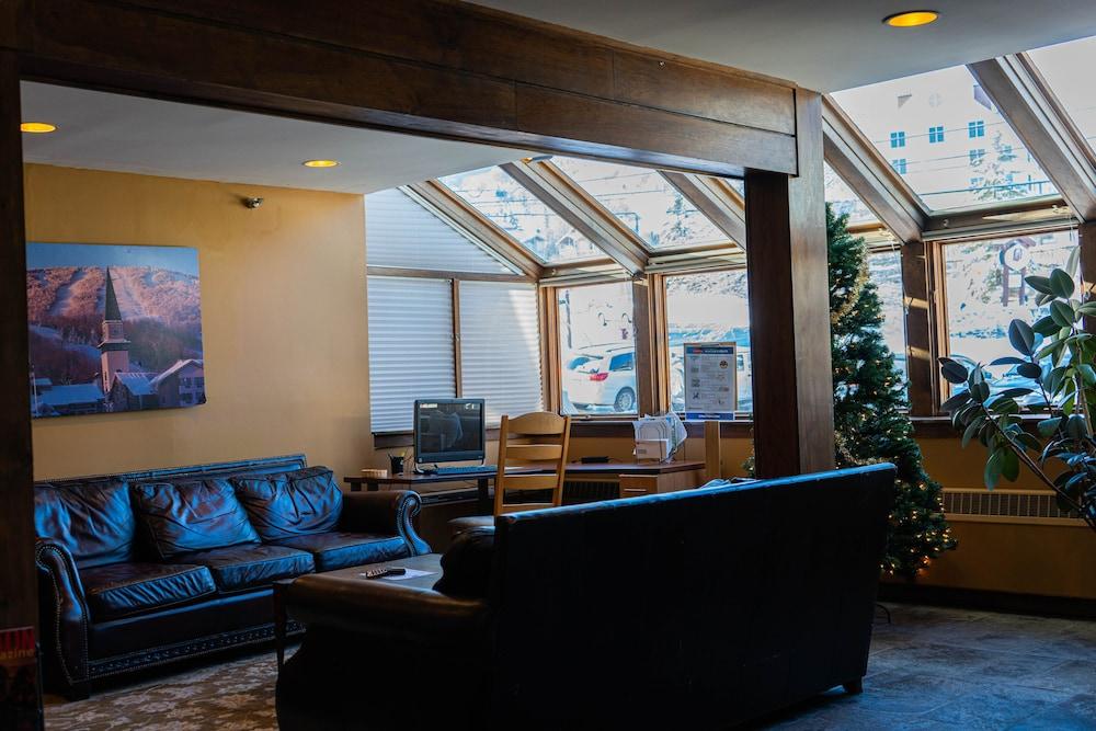 The Black Bear Lodge at Stratton Mountain Resort - Lobby Lounge