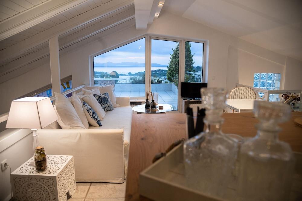 Vouliagmeni Luxury Seaview Apartment - Room