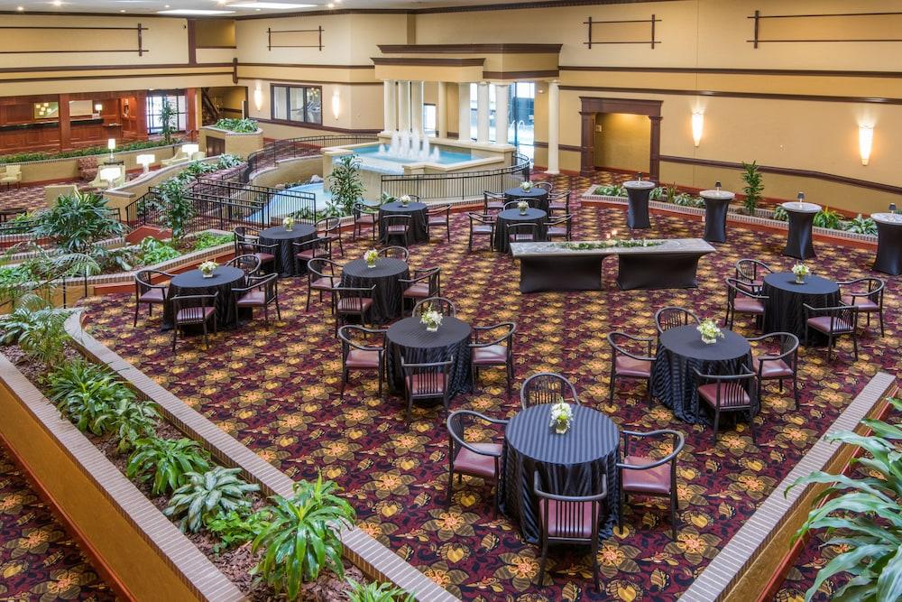 Holiday Inn Hotel & Suites Cincinnati - Eastgate, an IHG Hotel - Exterior